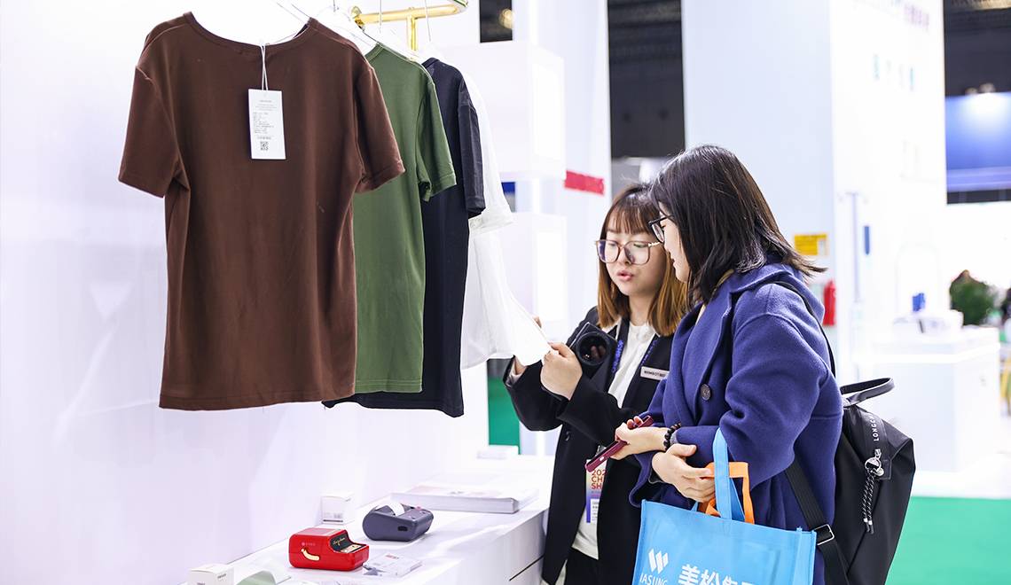 精臣攜多款智能標簽打印產品亮相2024CHINASHOP，賦能服裝服飾零售新場景